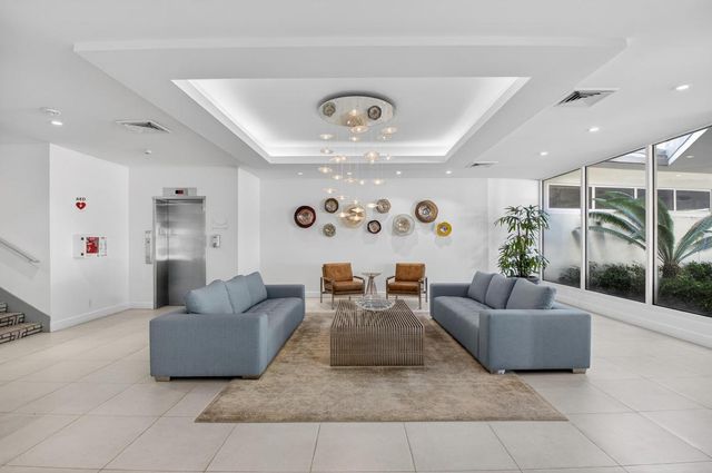 555 SE 6th Avenue 9g, Delray Beach, FL 33483