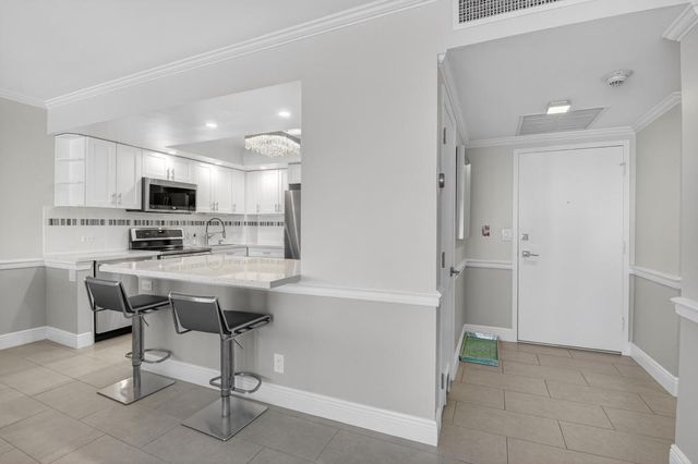 555 SE 6th Avenue 9g, Delray Beach, FL 33483