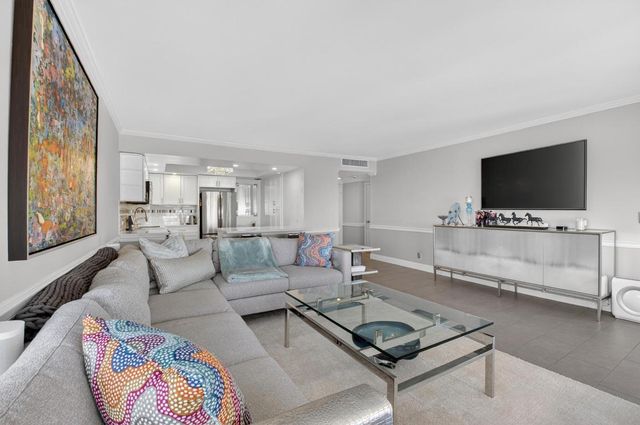 555 SE 6th Avenue 9g, Delray Beach, FL 33483