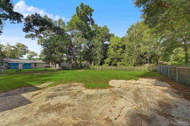 8625 Stockdale Ave, Pensacola, FL 32514