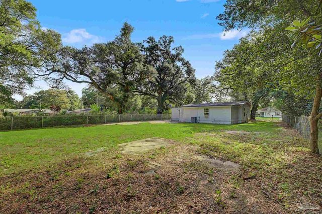 8625 Stockdale Ave, Pensacola, FL 32514