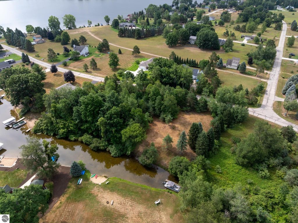 Image 17 of property listing at 1009 Cantabrian Drive, Weidman, MI 48893