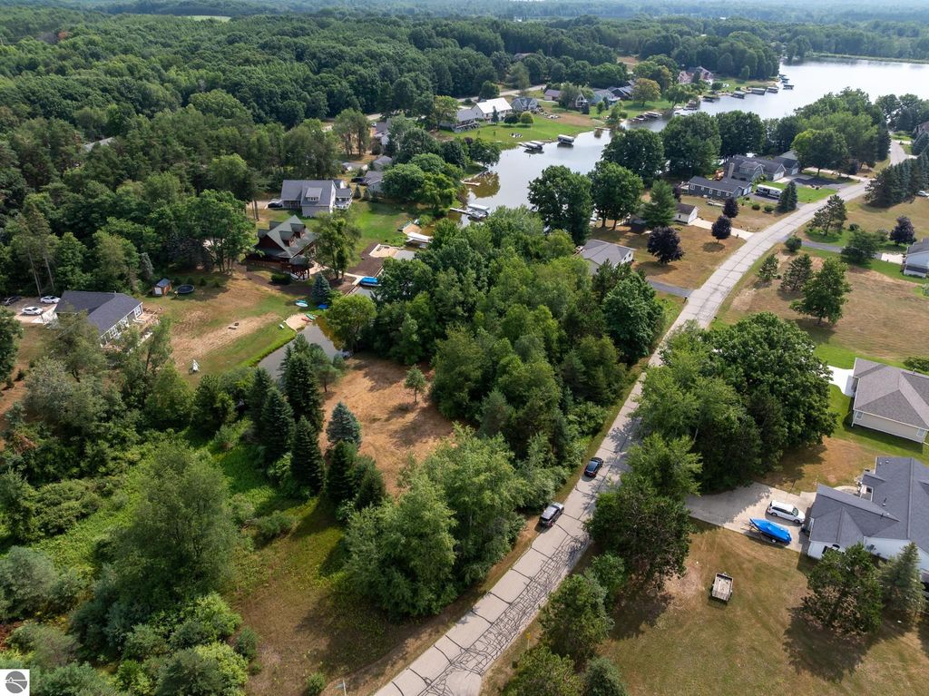 Image 23 of property listing at 1009 Cantabrian Drive, Weidman, MI 48893