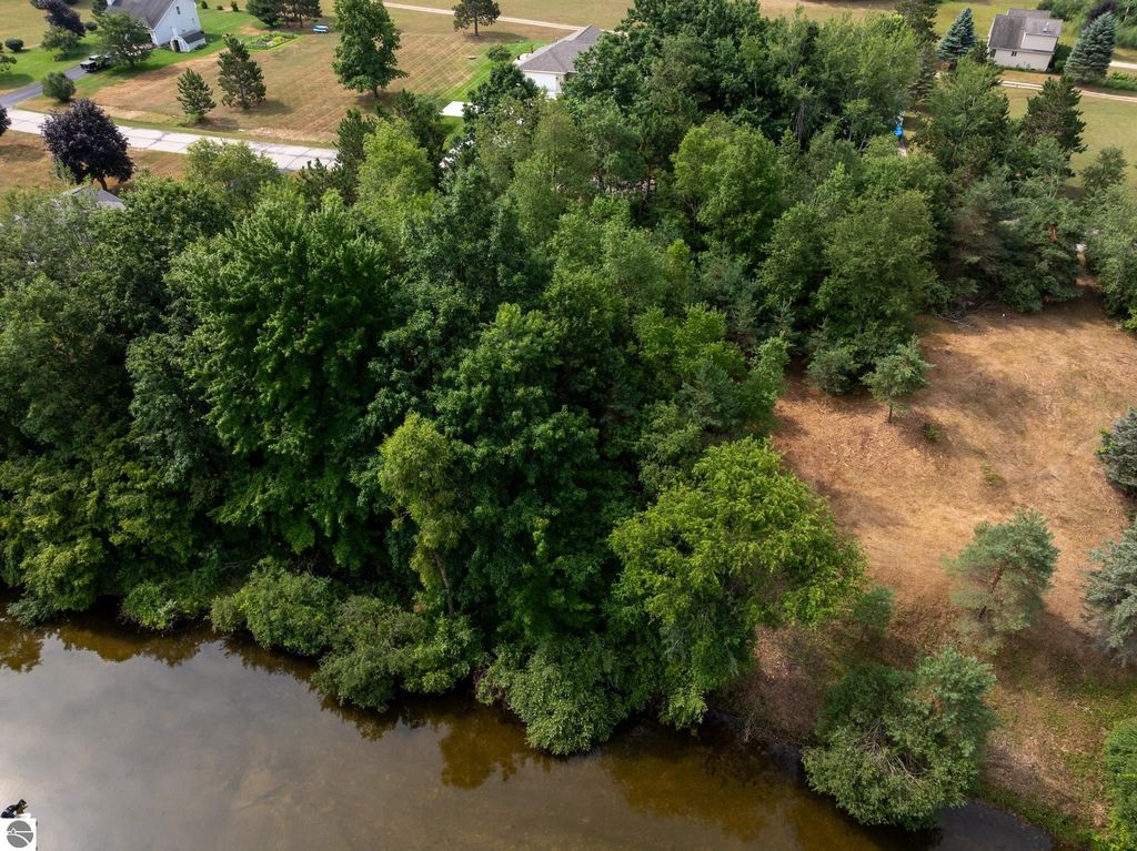Image 27 of property listing at 1009 Cantabrian Drive, Weidman, MI 48893