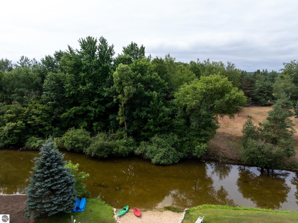 Image 36 of property listing at 1009 Cantabrian Drive, Weidman, MI 48893