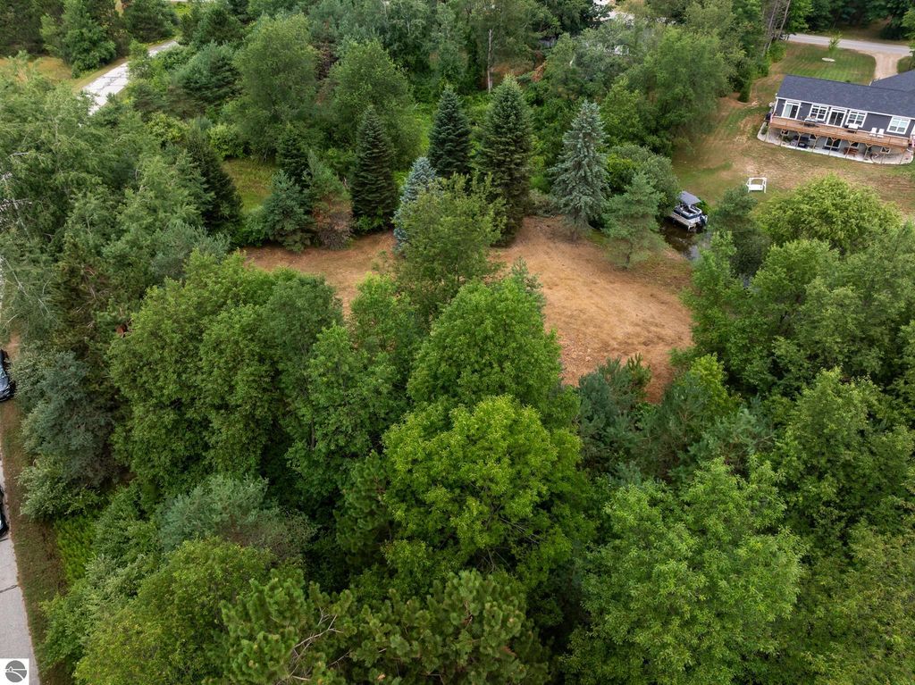 Image 39 of property listing at 1009 Cantabrian Drive, Weidman, MI 48893