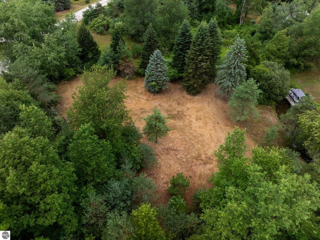 Image 40 of property listing at 1009 Cantabrian Drive, Weidman, MI 48893