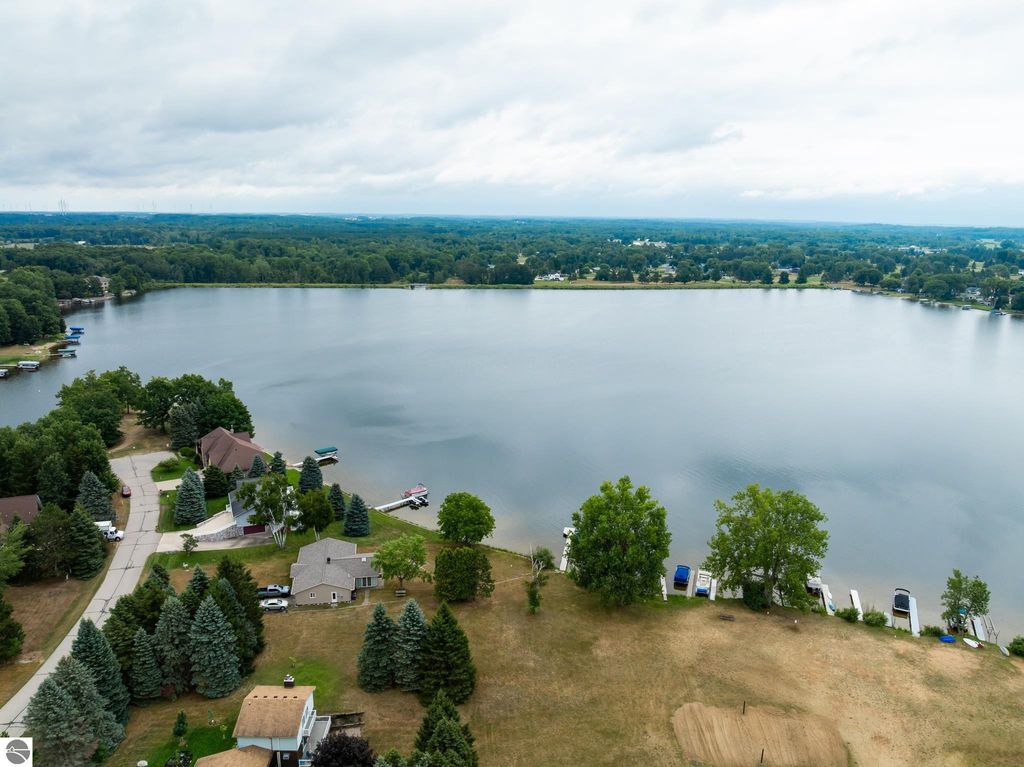 Image 41 of property listing at 1009 Cantabrian Drive, Weidman, MI 48893
