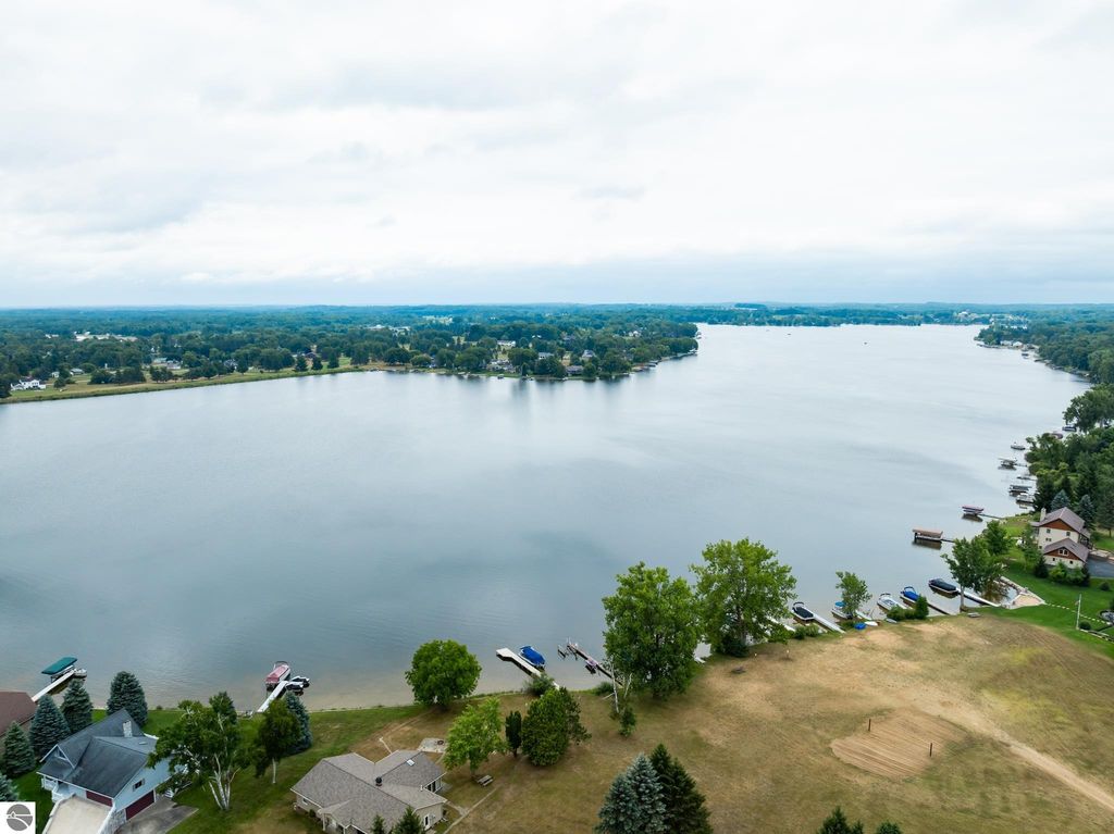 Image 42 of property listing at 1009 Cantabrian Drive, Weidman, MI 48893