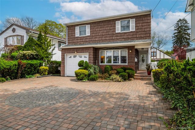 29 Gates Avenue, Malverne, NY 11565