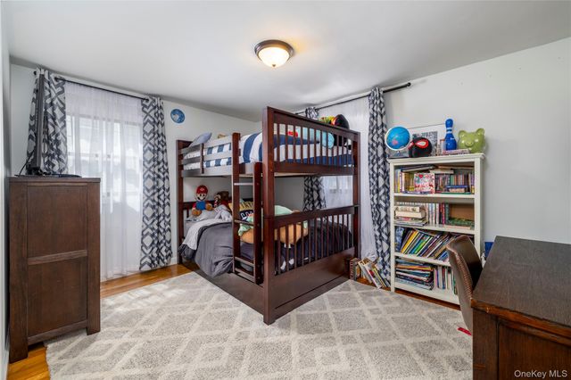 29 Gates Avenue, Malverne, NY 11565