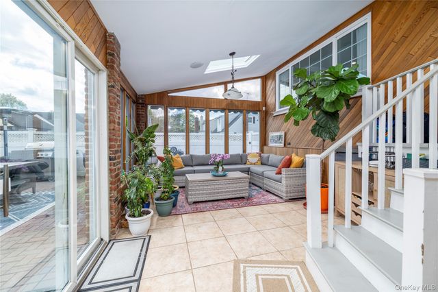 29 Gates Avenue, Malverne, NY 11565