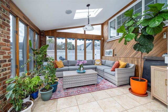 29 Gates Avenue, Malverne, NY 11565