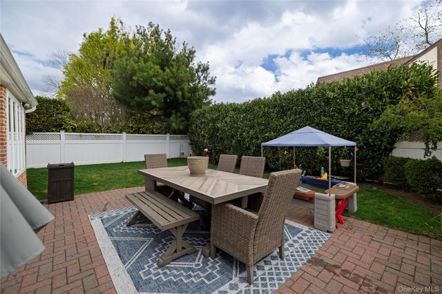 29 Gates Avenue, Malverne, NY 11565