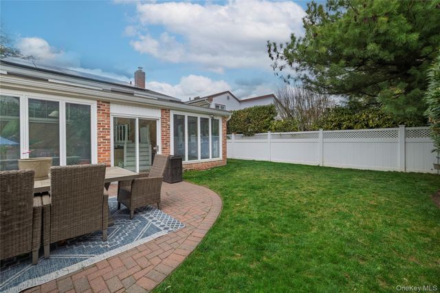 29 Gates Avenue, Malverne, NY 11565