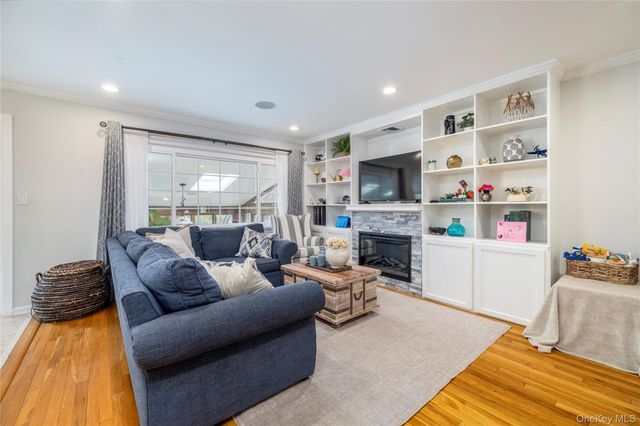 29 Gates Avenue, Malverne, NY 11565