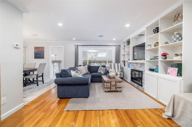 29 Gates Avenue, Malverne, NY 11565