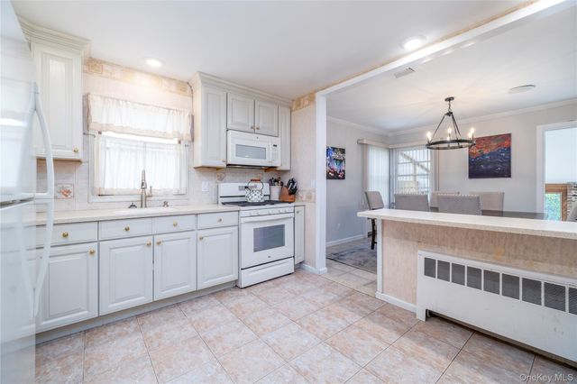 29 Gates Avenue, Malverne, NY 11565