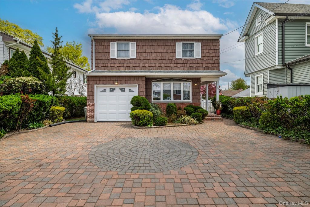 29 Gates Avenue, Malverne, NY 11565