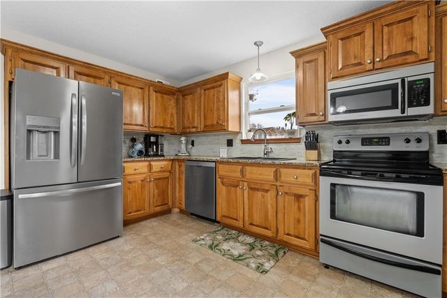 933 S Kisner Drive, Independence, MO 64056