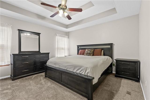 933 S Kisner Drive, Independence, MO 64056