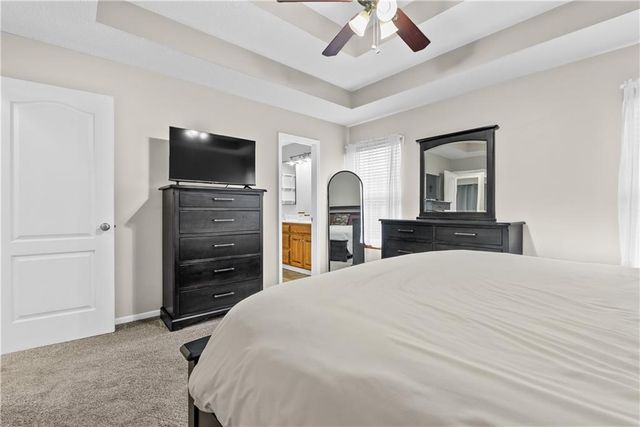 933 S Kisner Drive, Independence, MO 64056