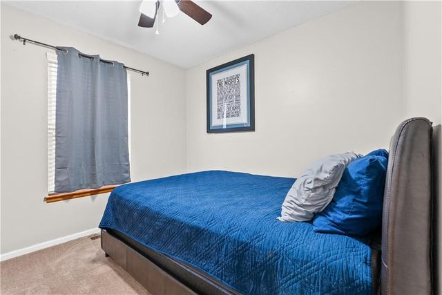 933 S Kisner Drive, Independence, MO 64056