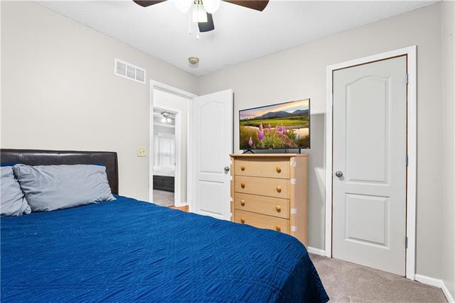 933 S Kisner Drive, Independence, MO 64056