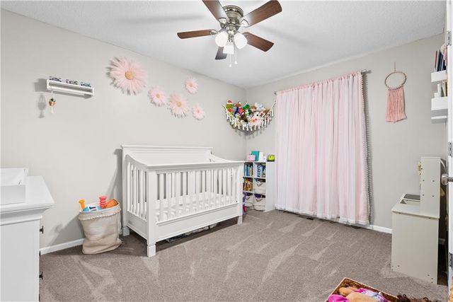 933 S Kisner Drive, Independence, MO 64056