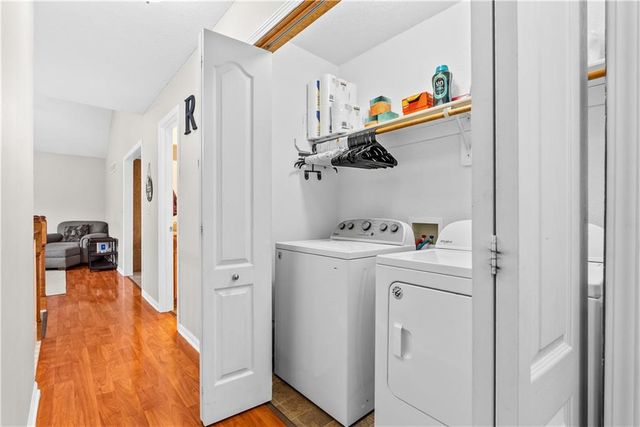 933 S Kisner Drive, Independence, MO 64056