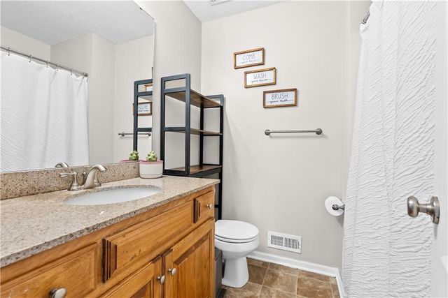 933 S Kisner Drive, Independence, MO 64056