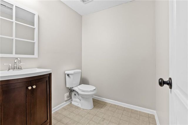 933 S Kisner Drive, Independence, MO 64056