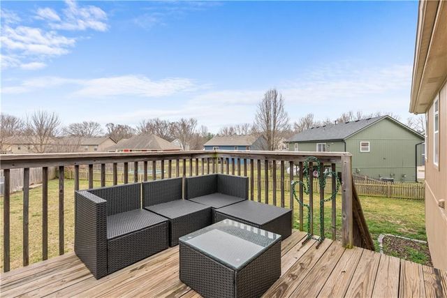 933 S Kisner Drive, Independence, MO 64056