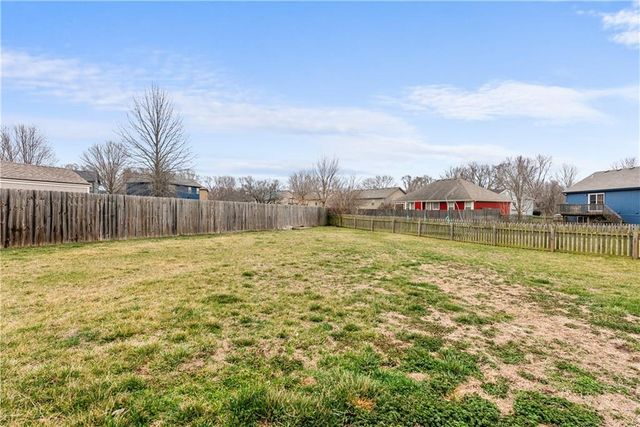 933 S Kisner Drive, Independence, MO 64056