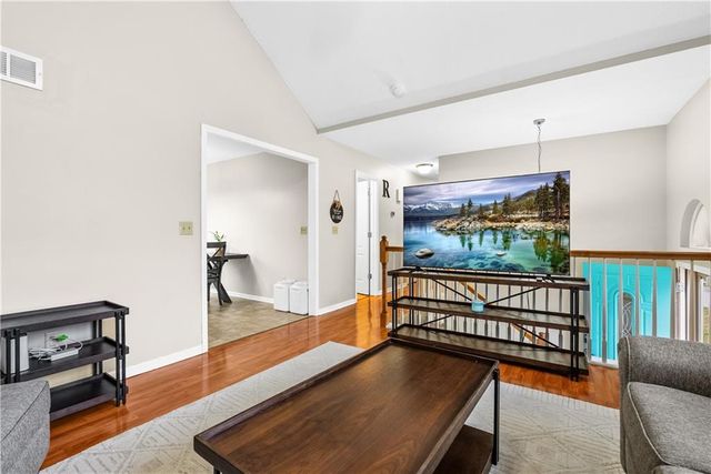 933 S Kisner Drive, Independence, MO 64056