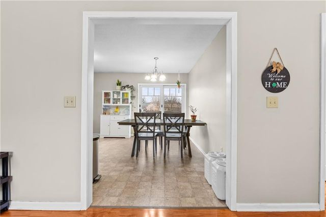 933 S Kisner Drive, Independence, MO 64056