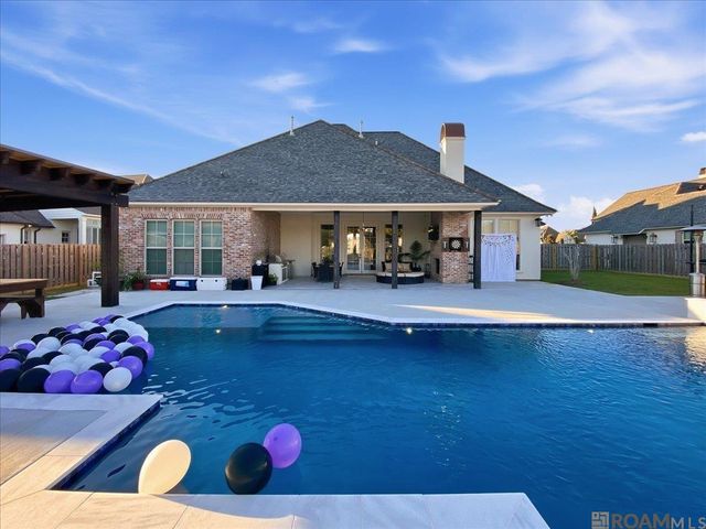 2529 University Club Dr, Saint George, LA 70810