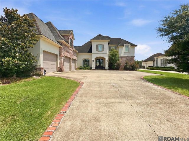 2529 University Club Dr, Saint George, LA 70810