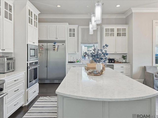 2529 University Club Dr, Saint George, LA 70810