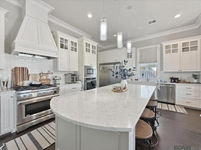 2529 University Club Dr, Saint George, LA 70810