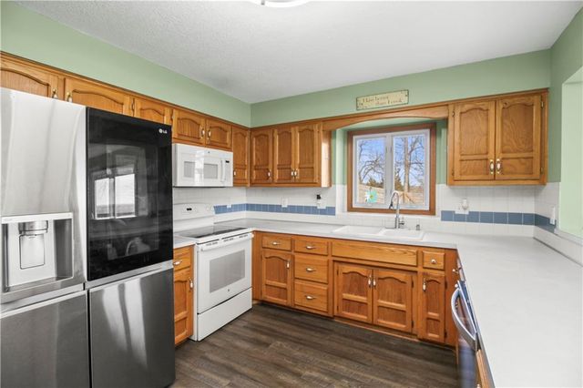 202 SW 25th Street, Oak Grove, MO 64075