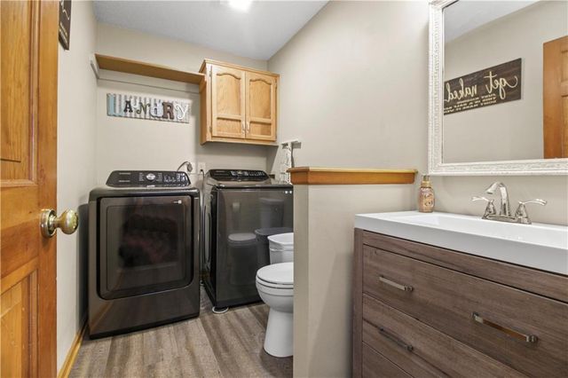 202 SW 25th Street, Oak Grove, MO 64075