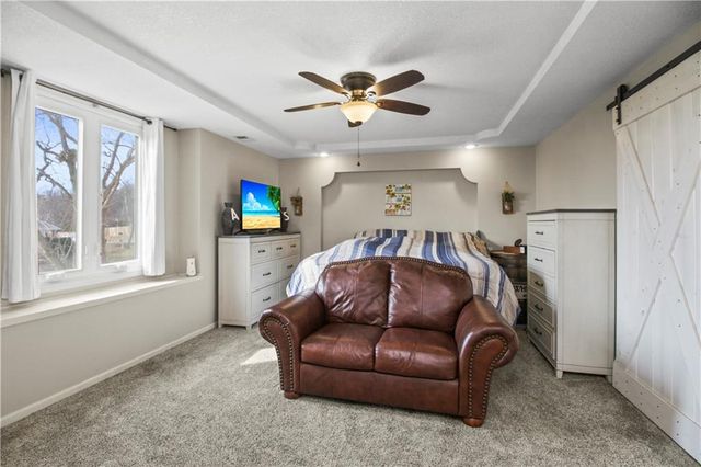 202 SW 25th Street, Oak Grove, MO 64075