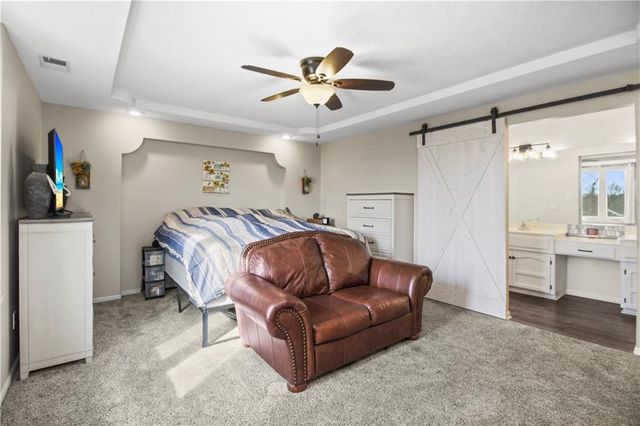 202 SW 25th Street, Oak Grove, MO 64075