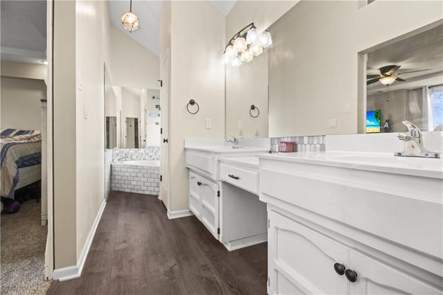 202 SW 25th Street, Oak Grove, MO 64075