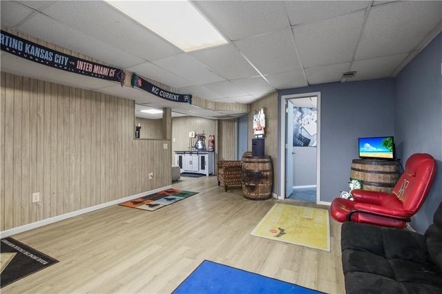 202 SW 25th Street, Oak Grove, MO 64075