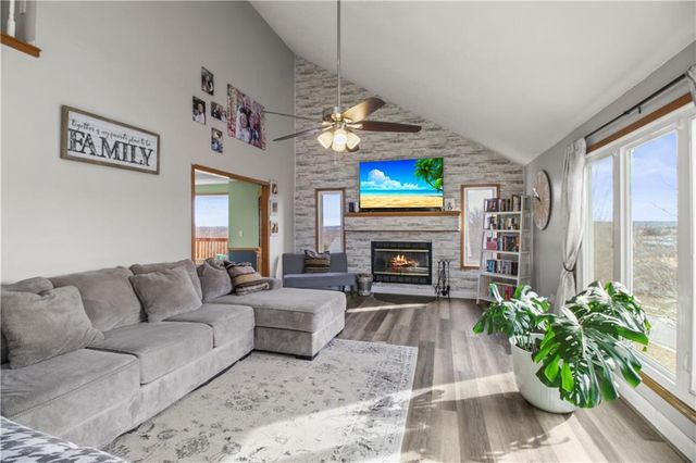 202 SW 25th Street, Oak Grove, MO 64075