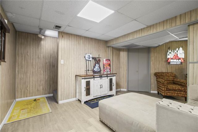 202 SW 25th Street, Oak Grove, MO 64075