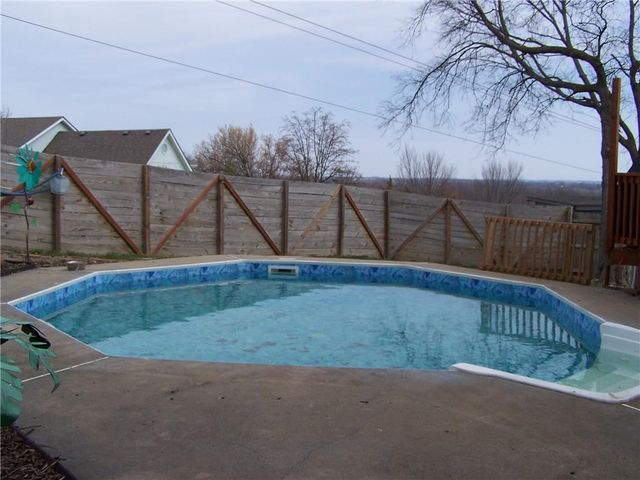 202 SW 25th Street, Oak Grove, MO 64075