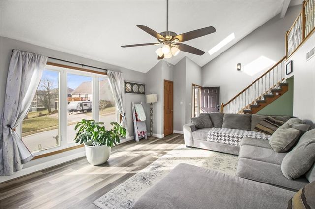 202 SW 25th Street, Oak Grove, MO 64075